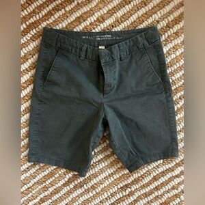 Ladies GAP Chakis Bermuda Dark Green Shorts SZ4